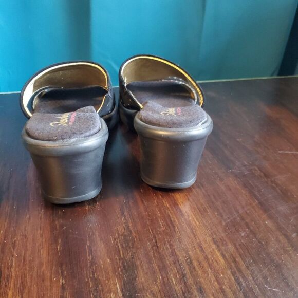 Skechers Memory Foam Black with gold studded accent Wedge/Slides 6 - Picture 3 of 7